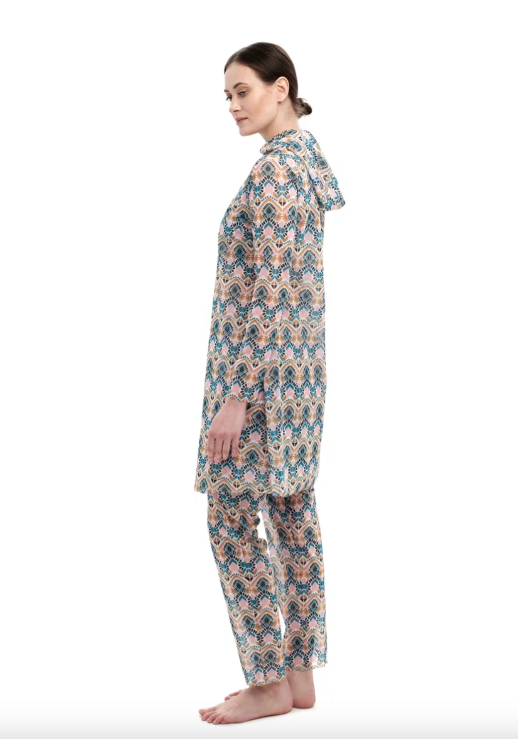 This file describes a tan-through, innovative, and sustainable burkini set with a Casablanca print. The set includes a top, leggings, and a tunic, offering classic luxury for modest fashion. It also includes a call to action to shop for this stylish and eco-friendly swimwear.