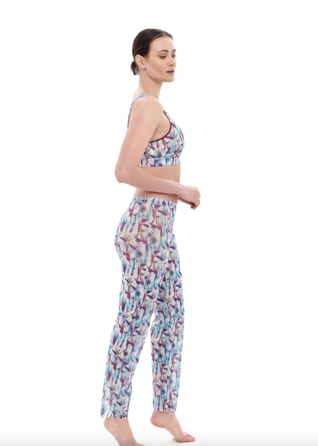 This file contains a description of a tan-through, innovative, sustainable burkini set with a Strelitzia print. The set includes a top, leggings, and a tunic, offering classic luxury for modest fashion. Shop now!